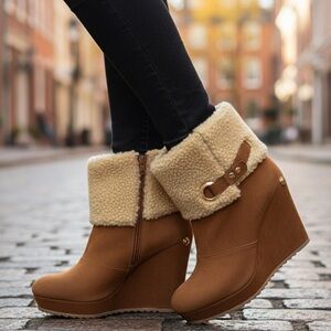 JUICY COUTURE Cognac Sherpa Brown Wedge Ankle Boots-Size 6 NEW IN BOX